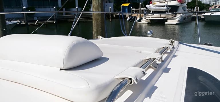  34ft Sea Ray Sundancer | Restroom & Kitchen on Board  