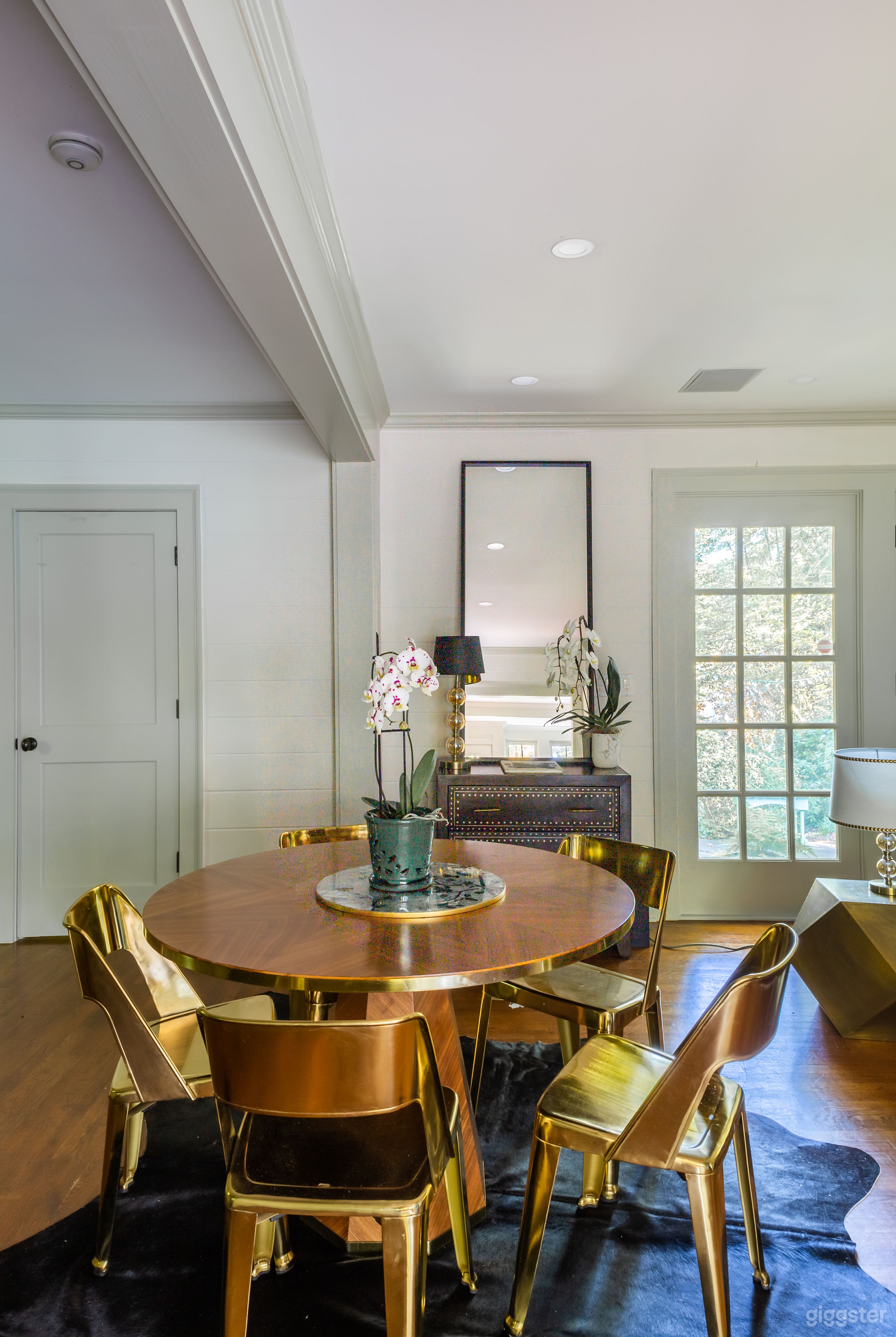 Chateau Marminty | Curated Furnished Carriage Home Photo 3