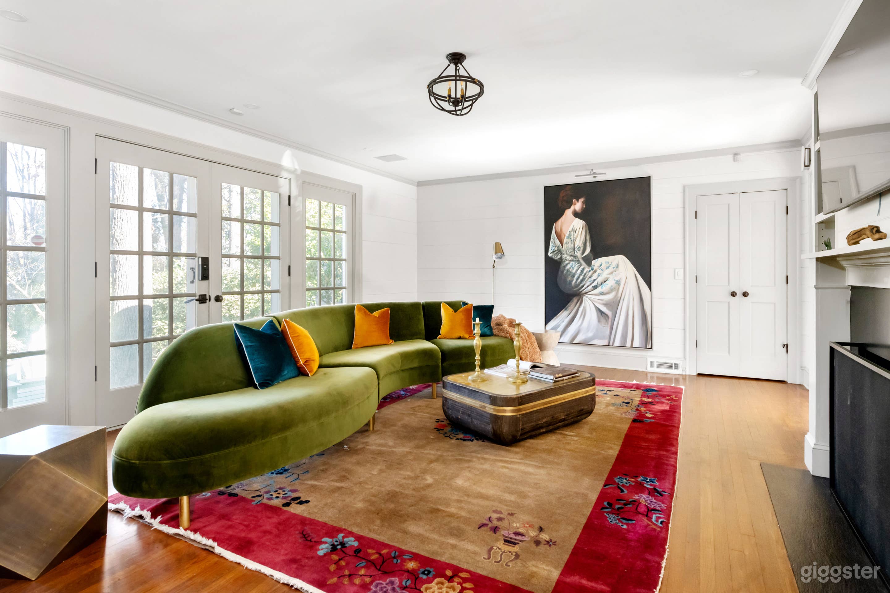 Chateau Marminty | Curated Furnished Carriage Home Photo 3