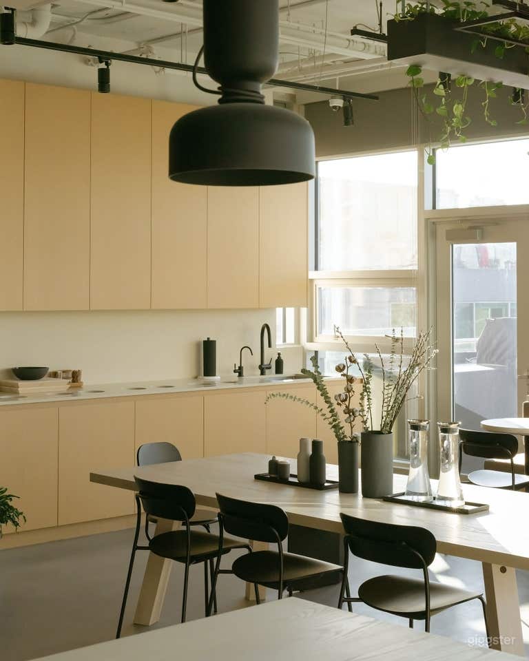  Bistro Event Space With Rooftop Patio 