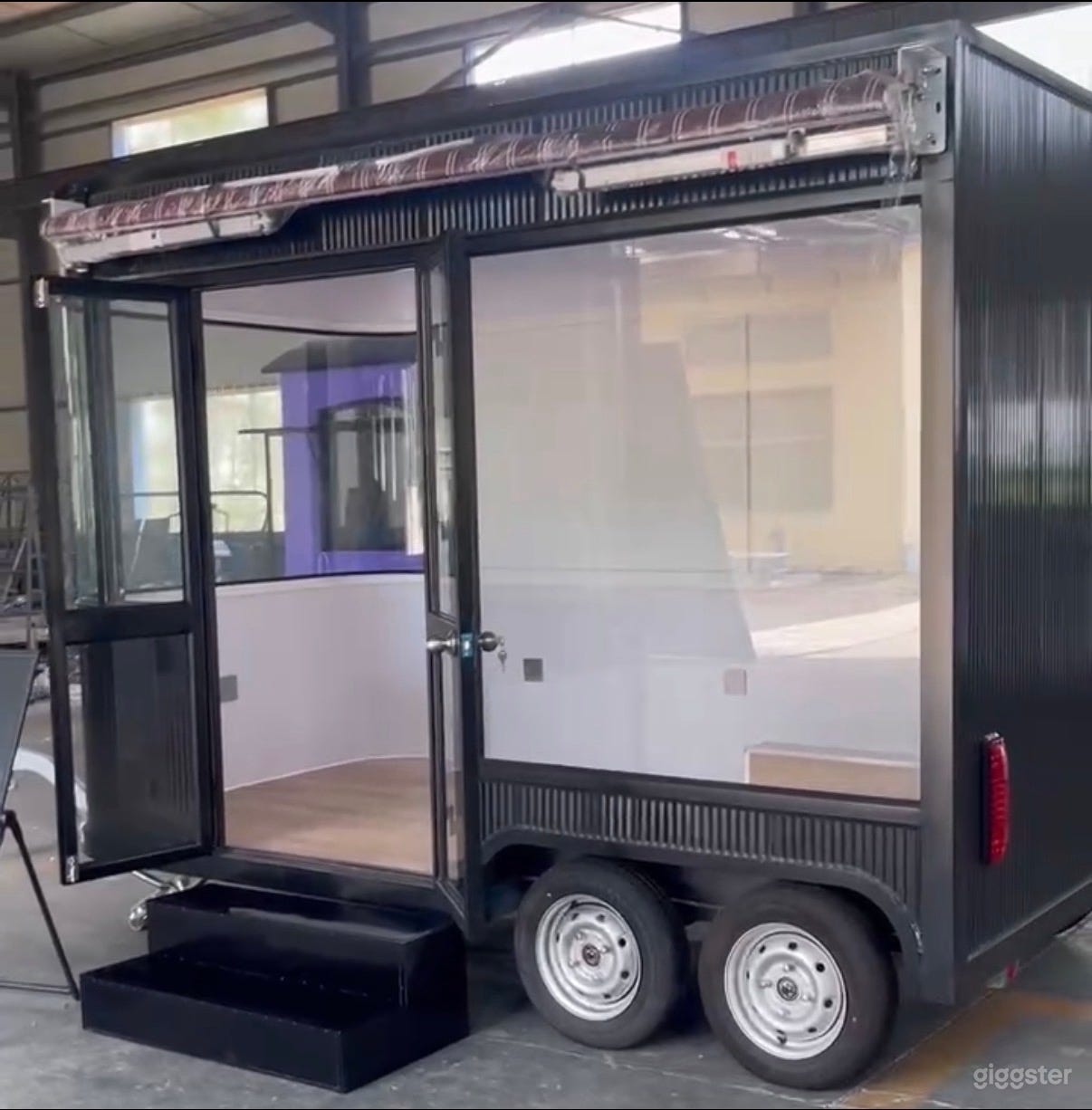 Mobile Pop-up shop Photo 3