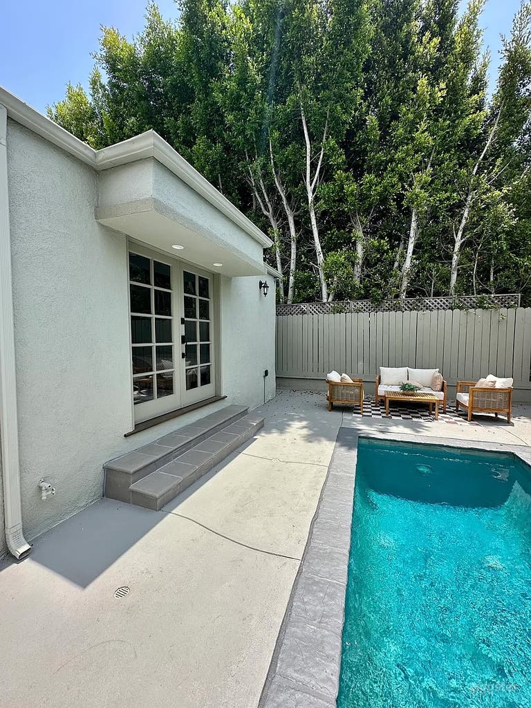  Exquisite Tudor Pool for Filming & Events 