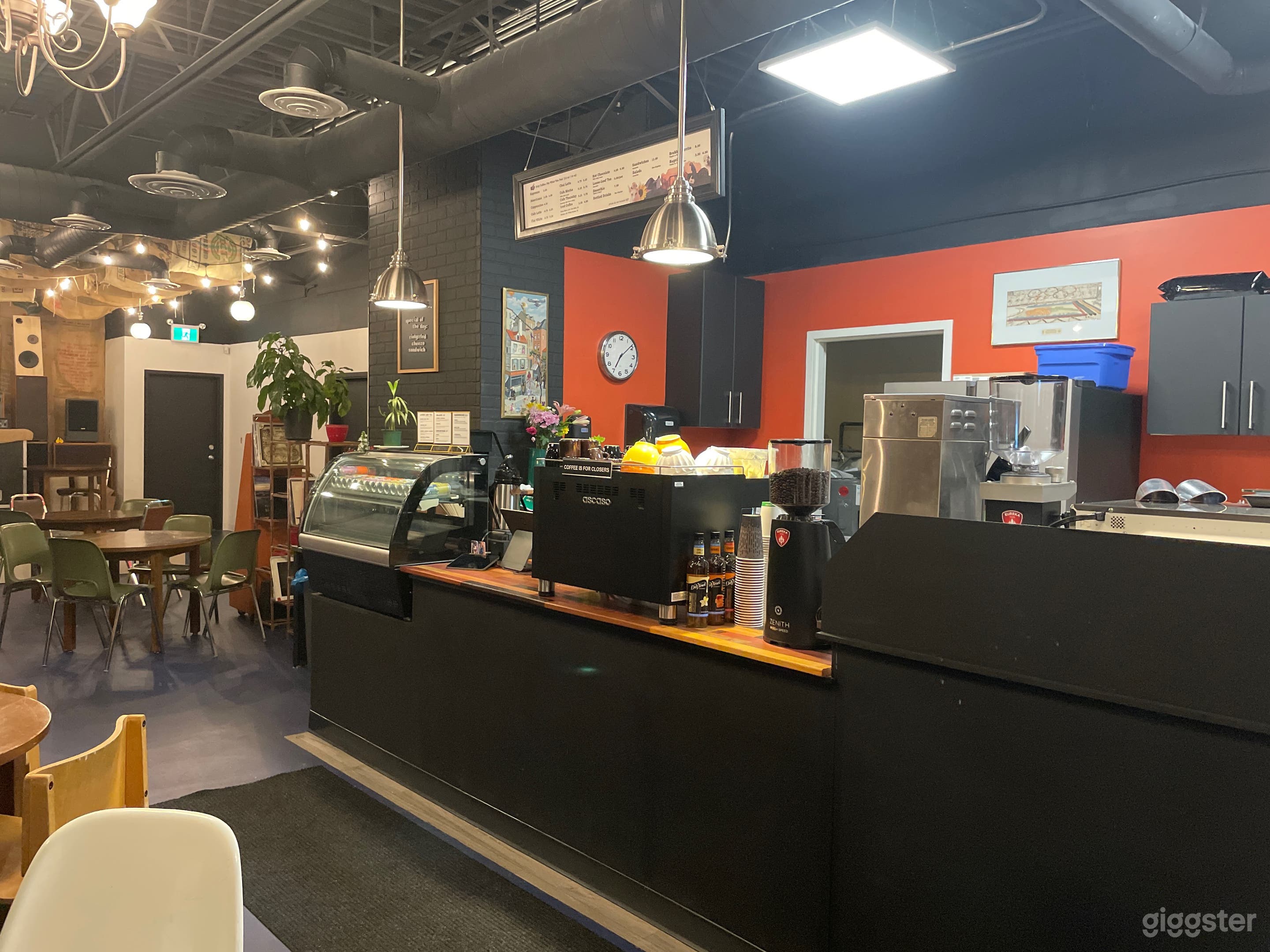 A 90s Throwback Coffee House with Killer Analog Sound Photo 4