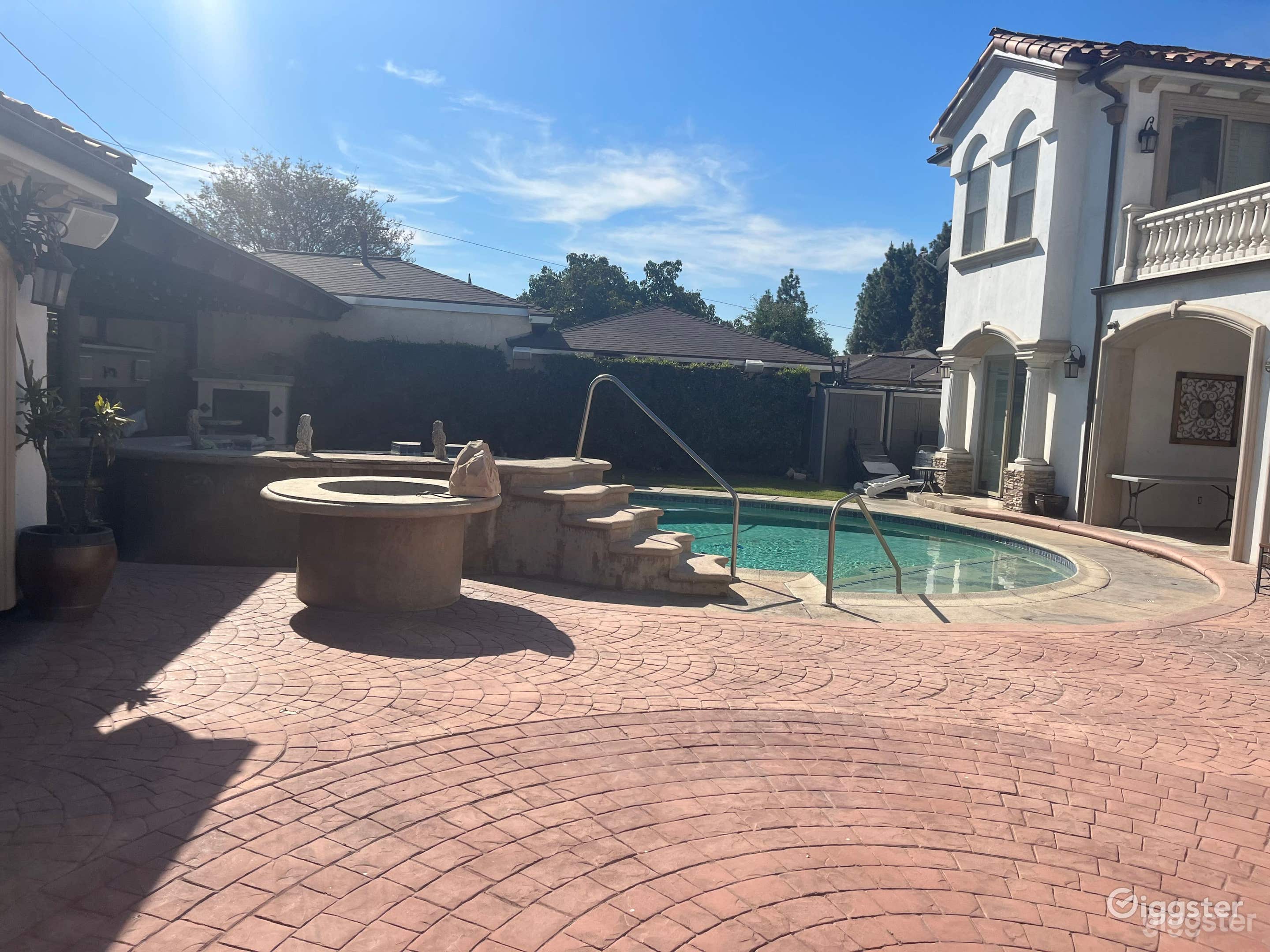 Stylish Pool in a Victorian Mansion Photo 4