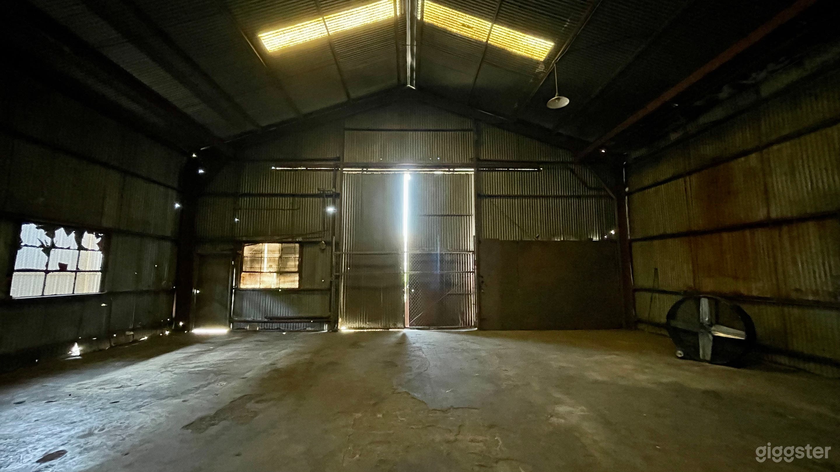 Rusted Metal Warehouse Studio (Rust Unit) Photo 4