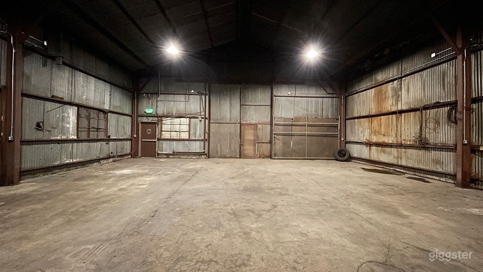 Rusted Metal Warehouse Studio (Rust Unit) Photo 4