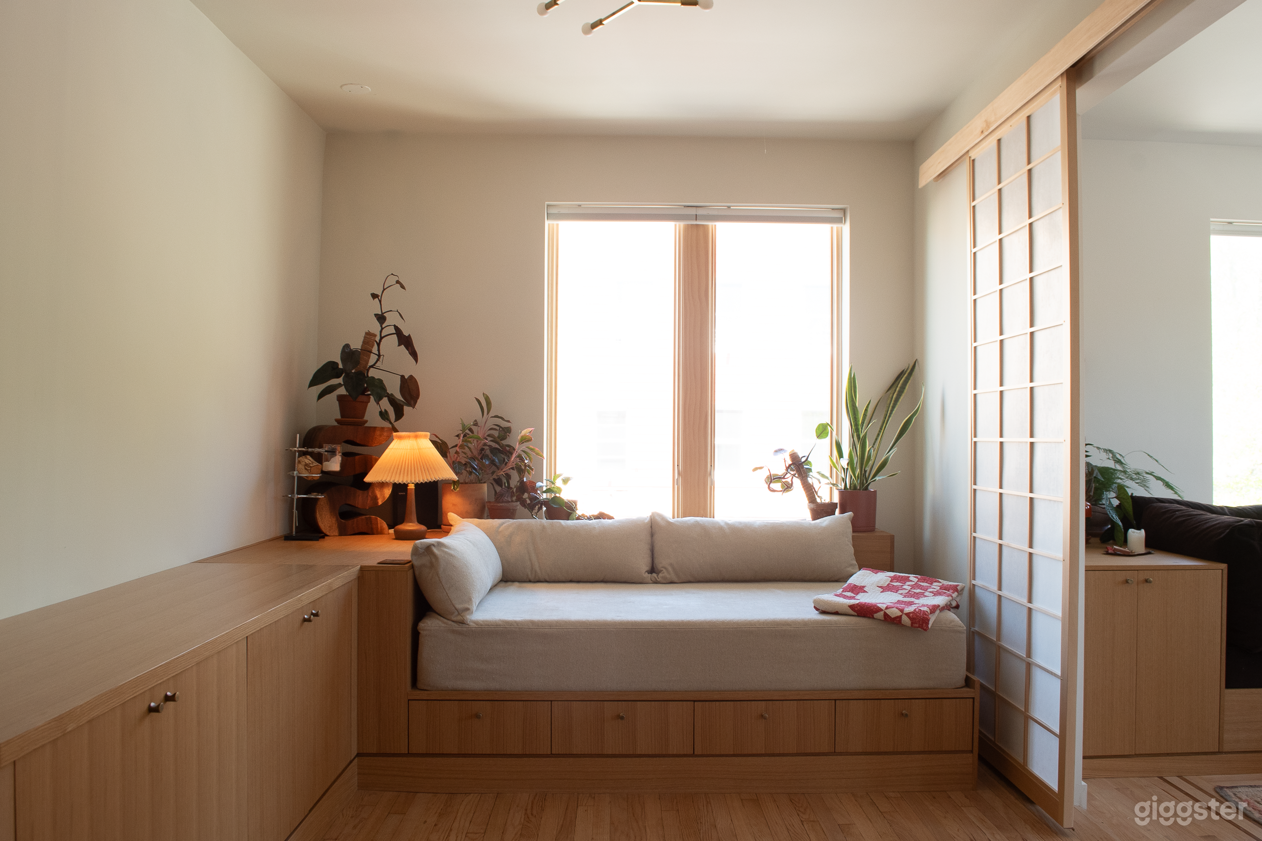 70's-inspired Home with Chef's Kitchen Photo 4