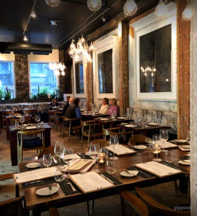  Rustic-Chic Restaurant with Exposed Brick Walls in Toronto 
