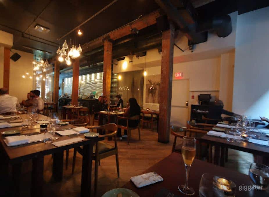 Rustic-Chic Restaurant with Exposed Brick Walls in Toronto Photo 2