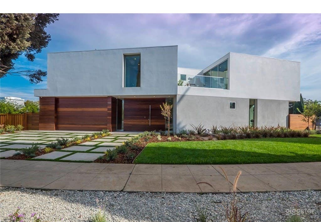 Modern Circle Brand New home Photo 1