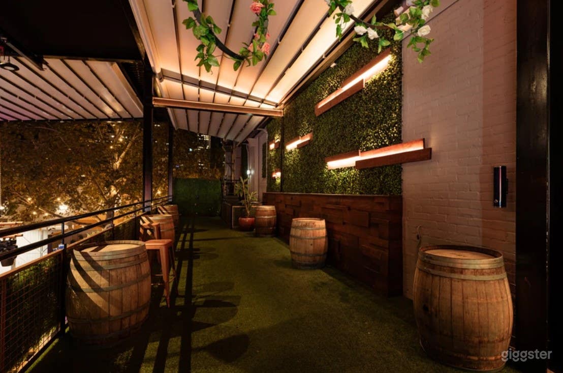 Hip and Trendy Bar - THE BALCONY Photo 1