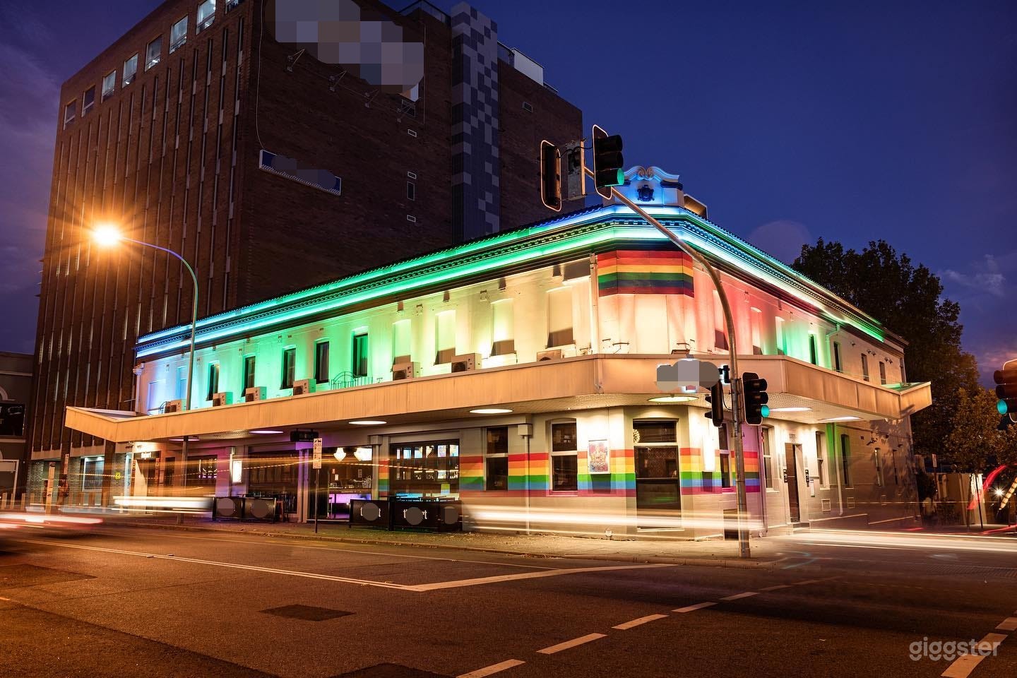 Hip and Trendy Bar - THE BALCONY Photo 4