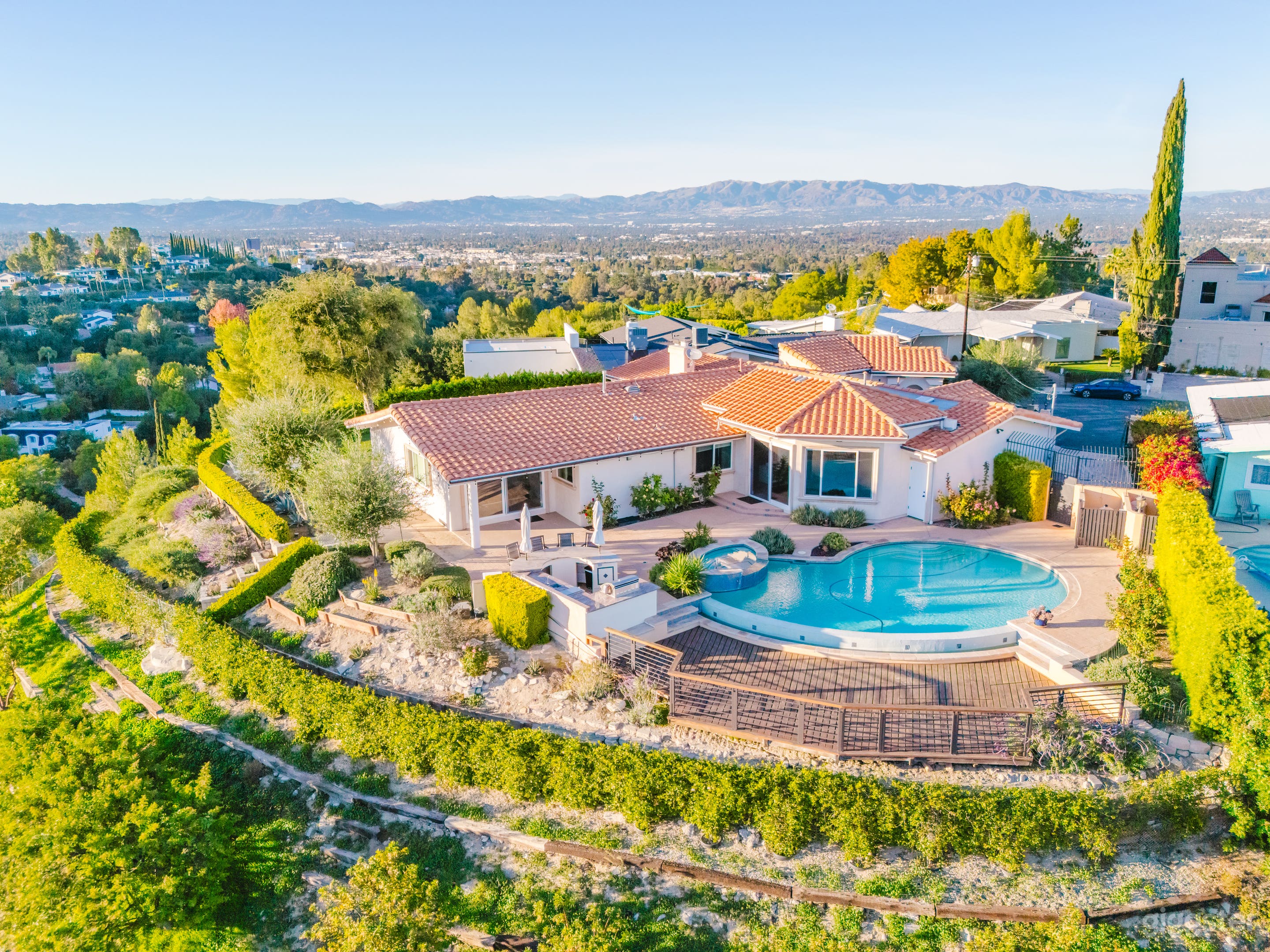 CINEMATIC VILLA ESTATE WITH POOL &amp; PANORAMIC VIEWS Photo 2