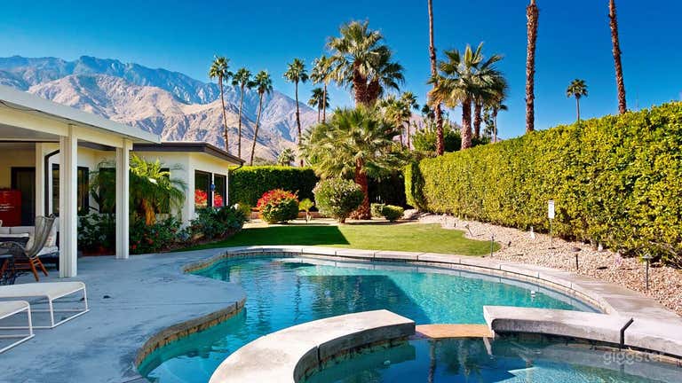  Bella Luisa | Modern Luxe Palm Springs Retreat 