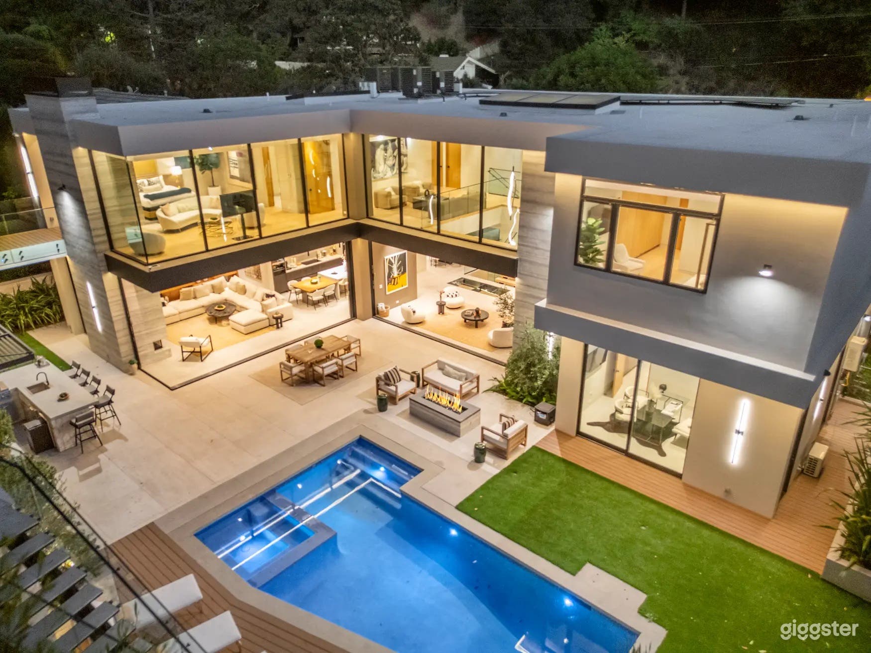 SKYLIT MODERN OASIS OUTDOOR POOL Photo 4