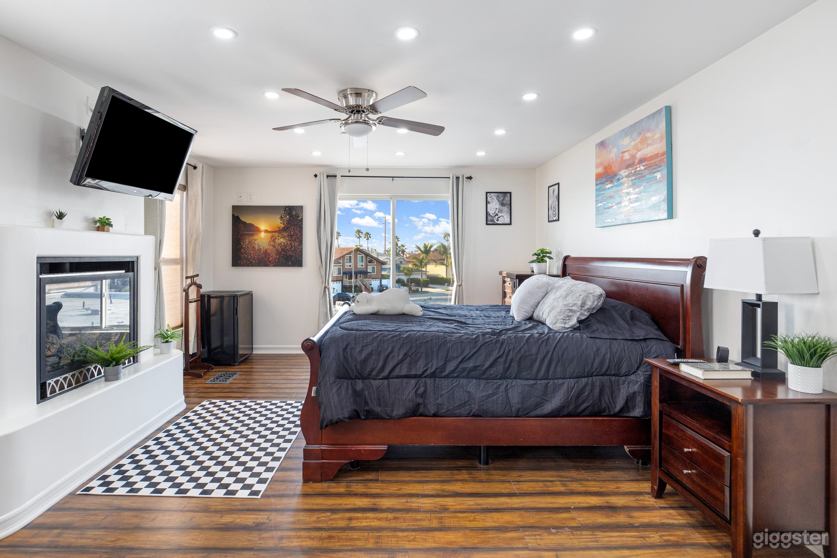 Gorgeous 3 Bedroom Beach House Photo 3