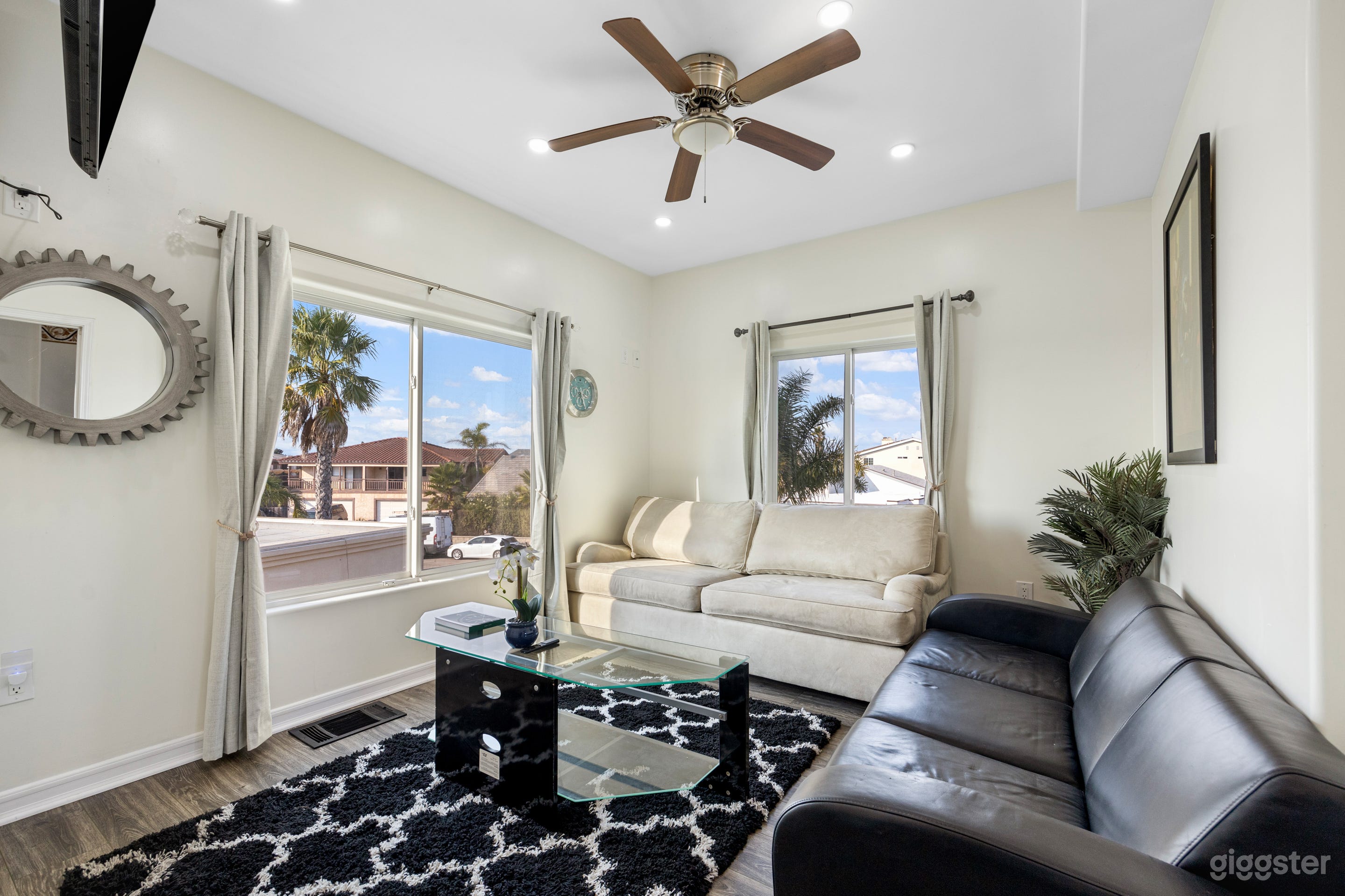 Gorgeous 3 Bedroom Beach House Photo 2
