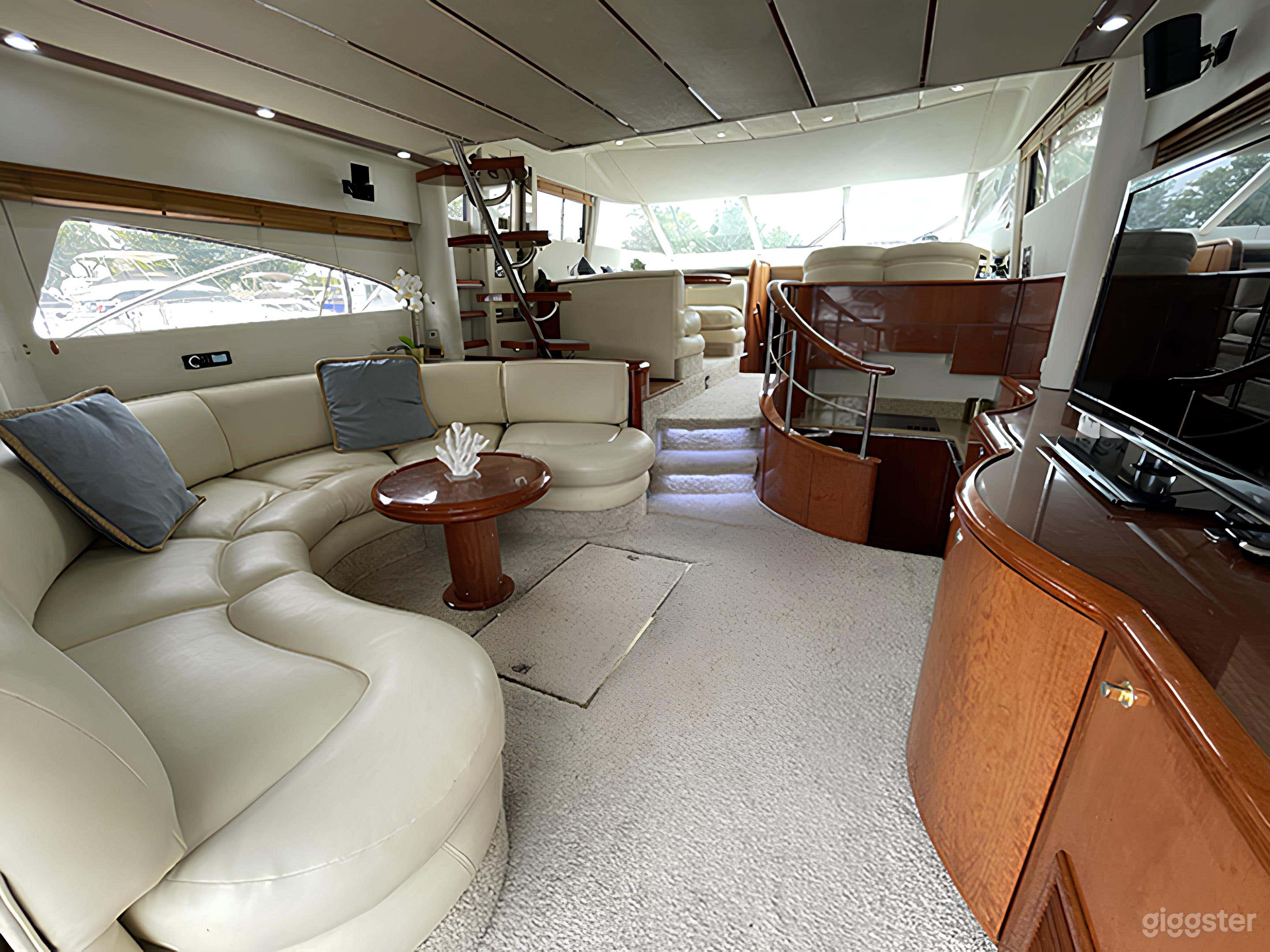 60ft Italian Luxury Yacht (Mio &amp; Tuyo) Photo 4