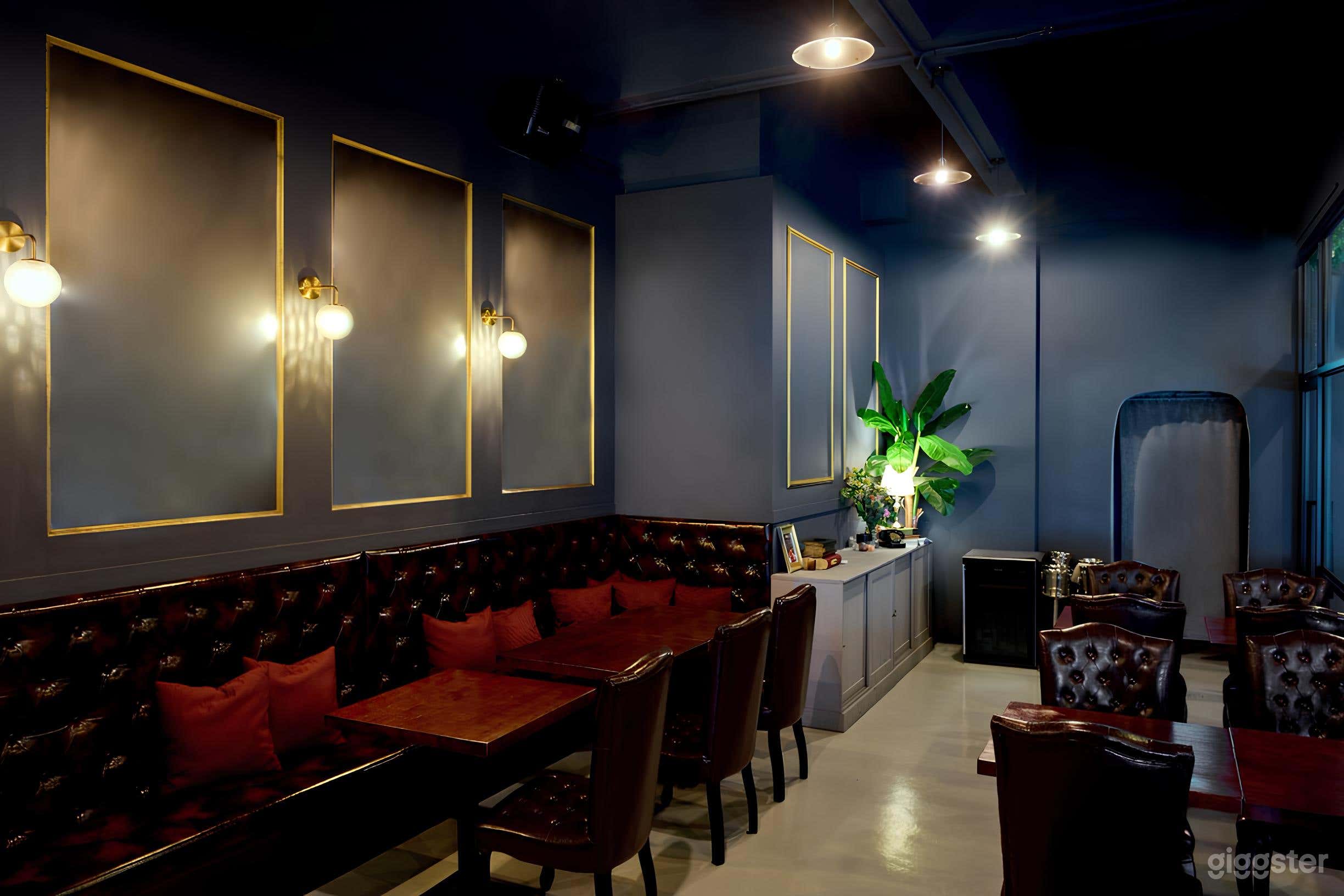 Moody, romantic steakhouse in Central Singapore. Photo 2