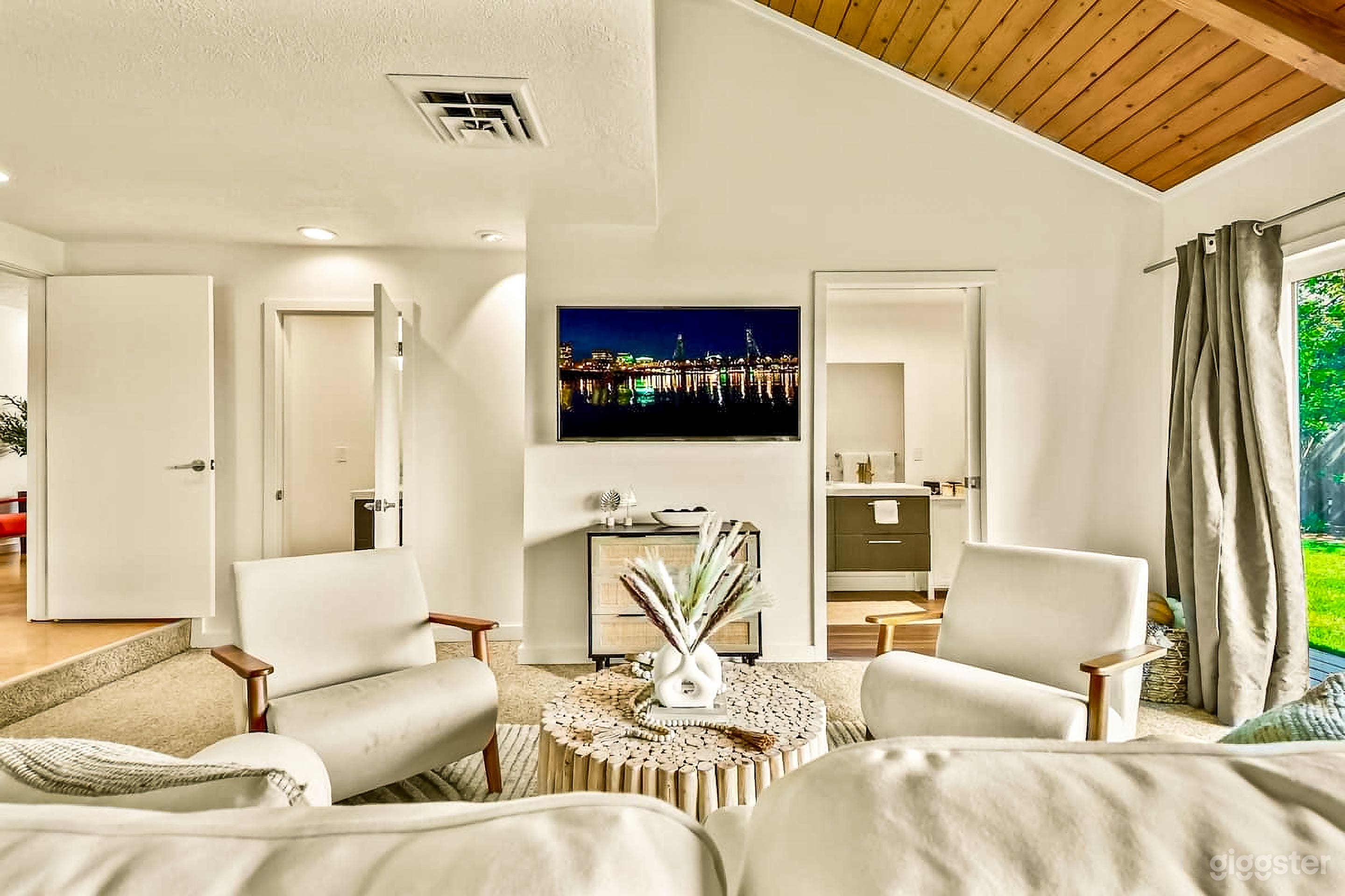 Modern Suburban Oasis with Private Retro Arcade Lounge Photo 4