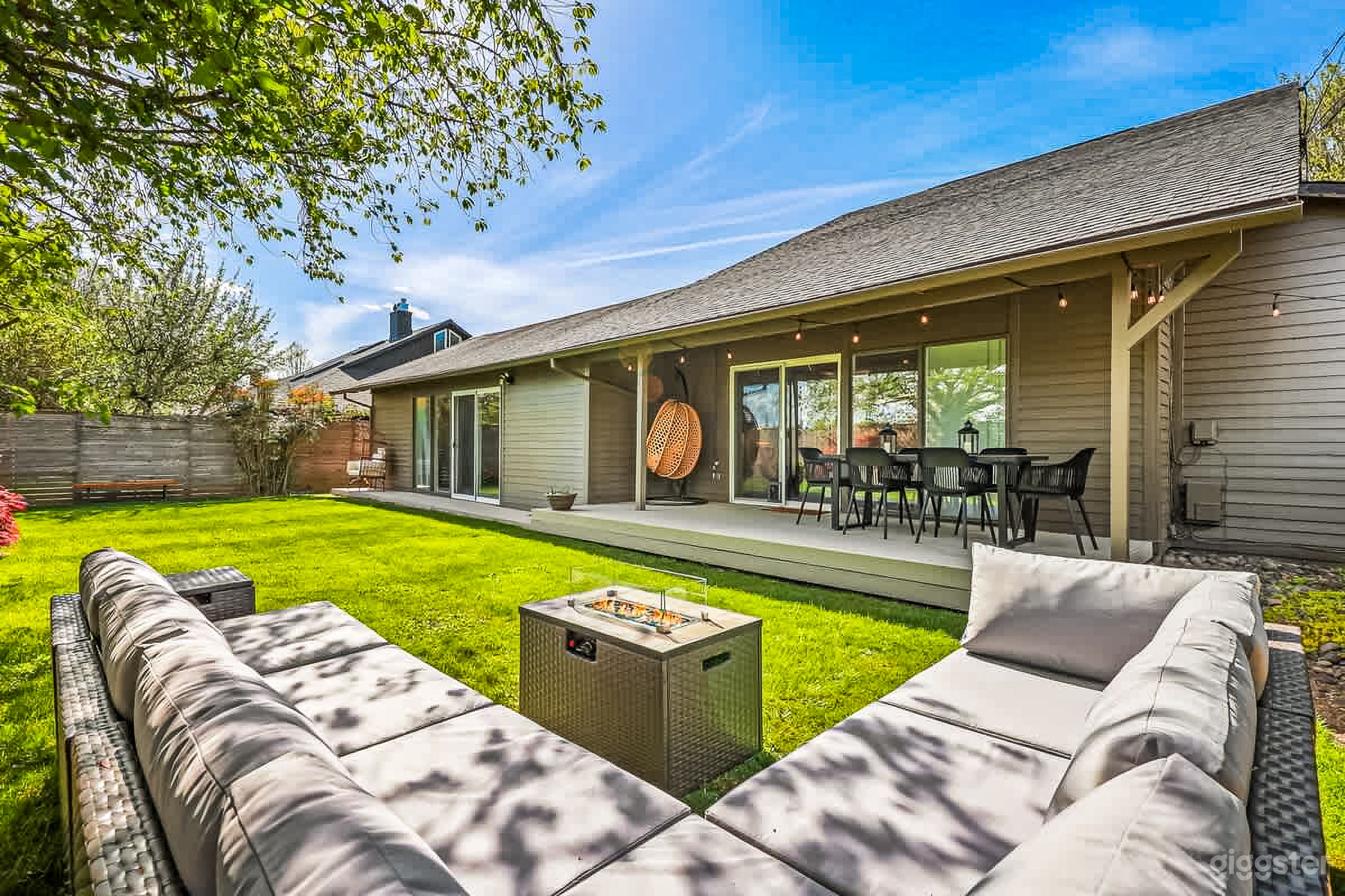 Modern Suburban Oasis with Private Retro Arcade Lounge Photo 3
