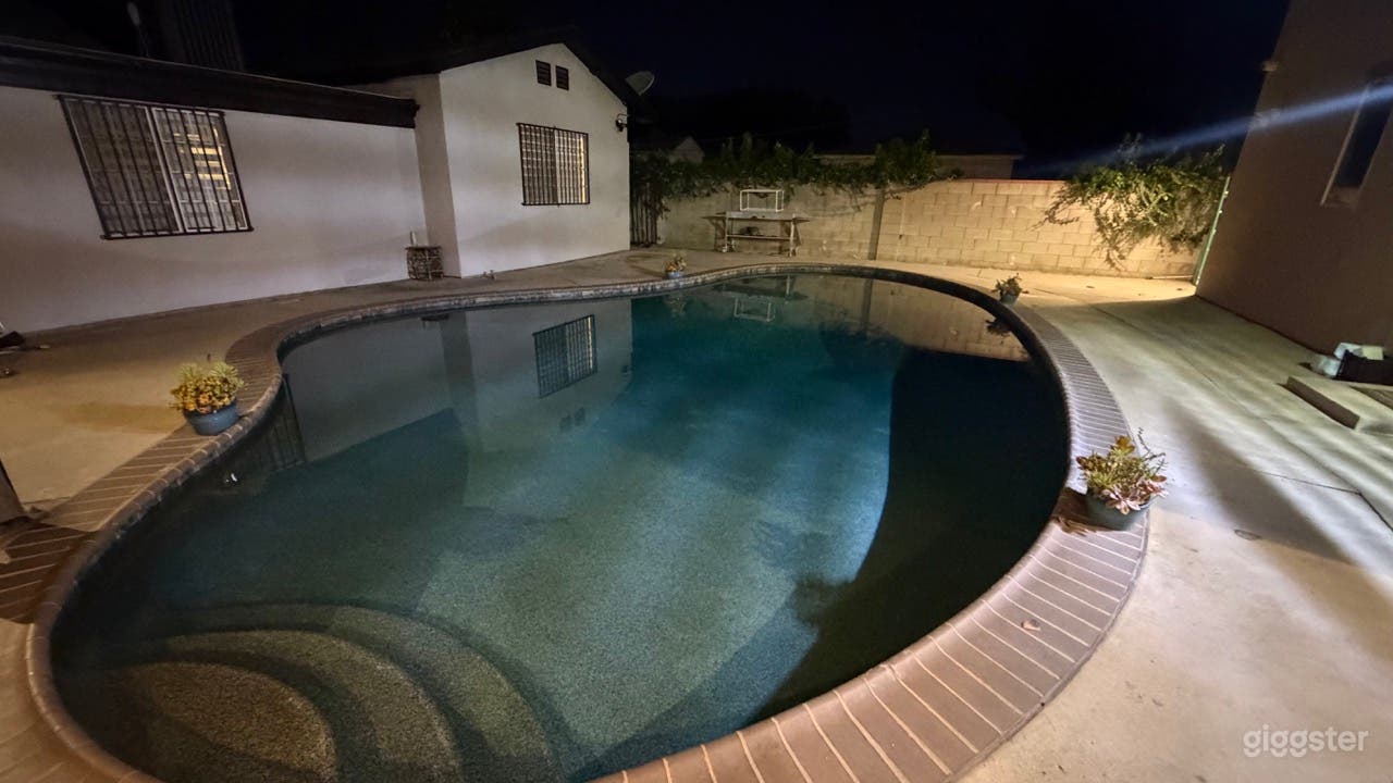 PERFECT NORTH HOLLYWOOD POOL LOCATION Photo 3