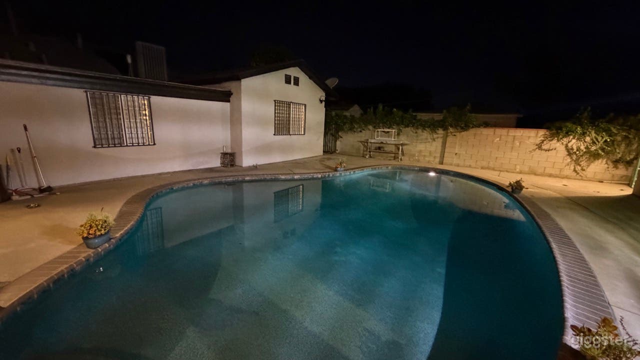 PERFECT NORTH HOLLYWOOD POOL LOCATION Photo 4