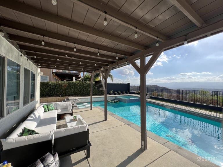  Modern Backyard with Pool, Spa & Panoramic View 