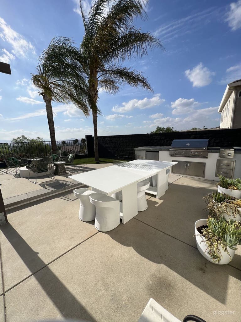  Modern Backyard with Pool, Spa & Panoramic View 