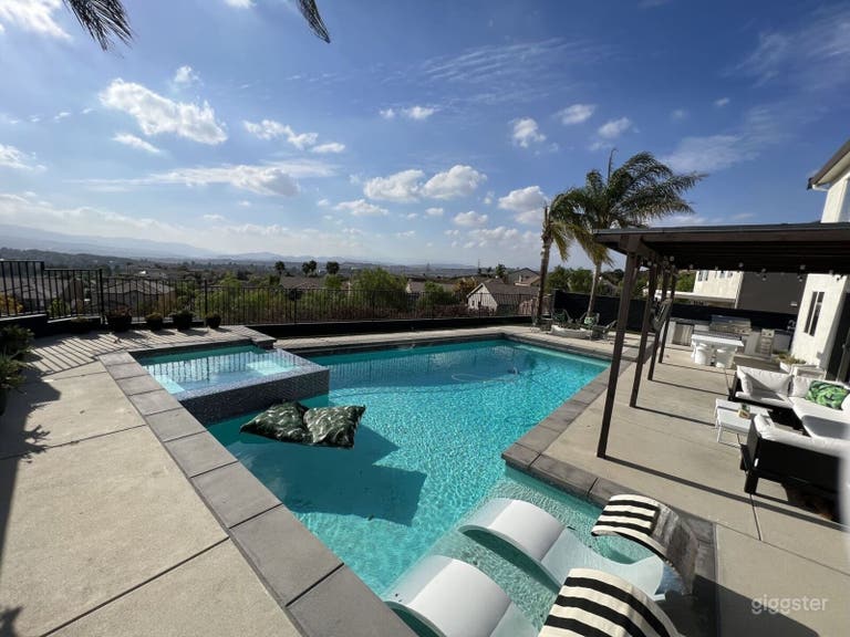  Modern Backyard with Pool, Spa & Panoramic View 
