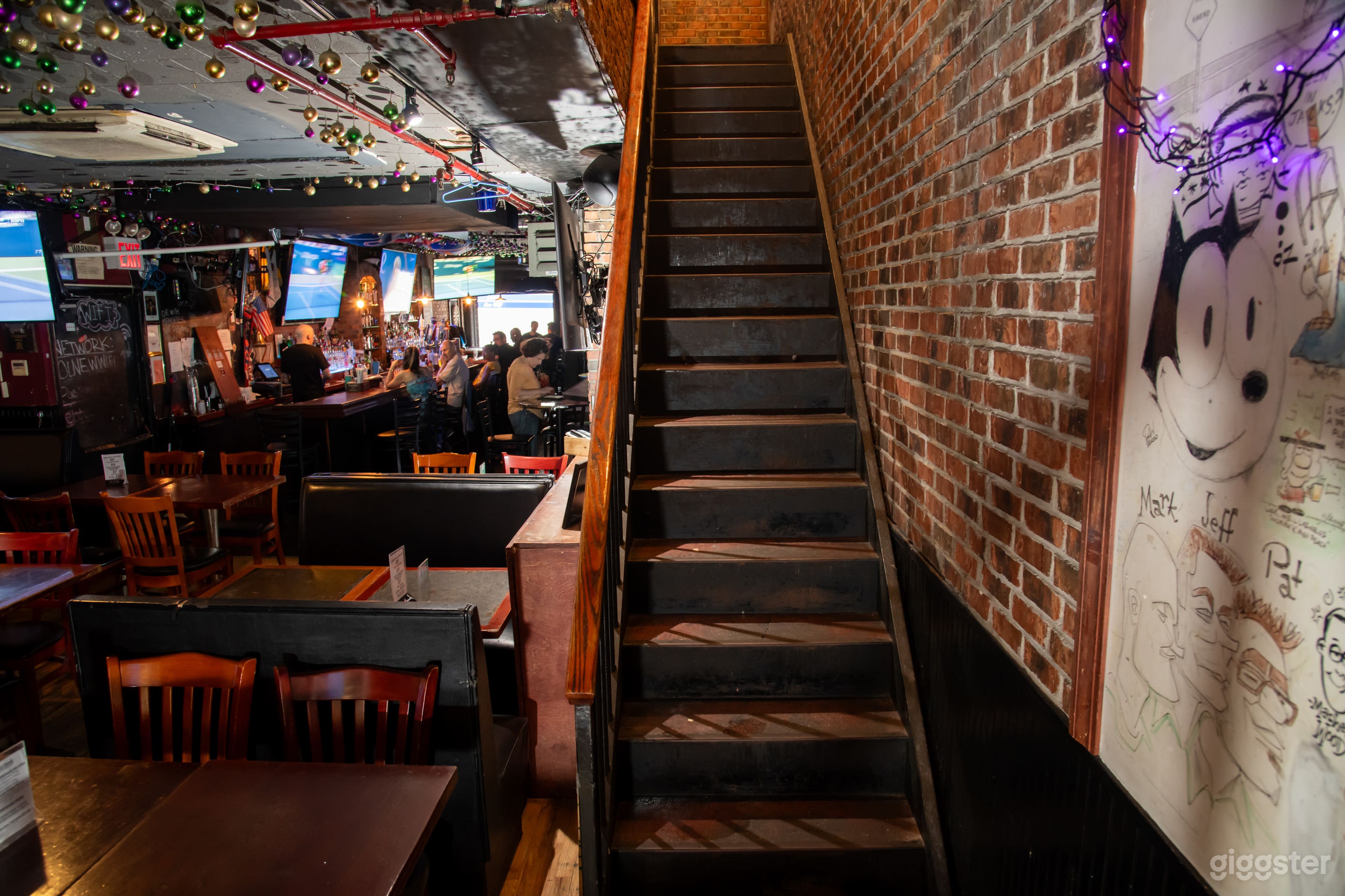 Top Floor Bar With Outside Roof Deck Photo 2