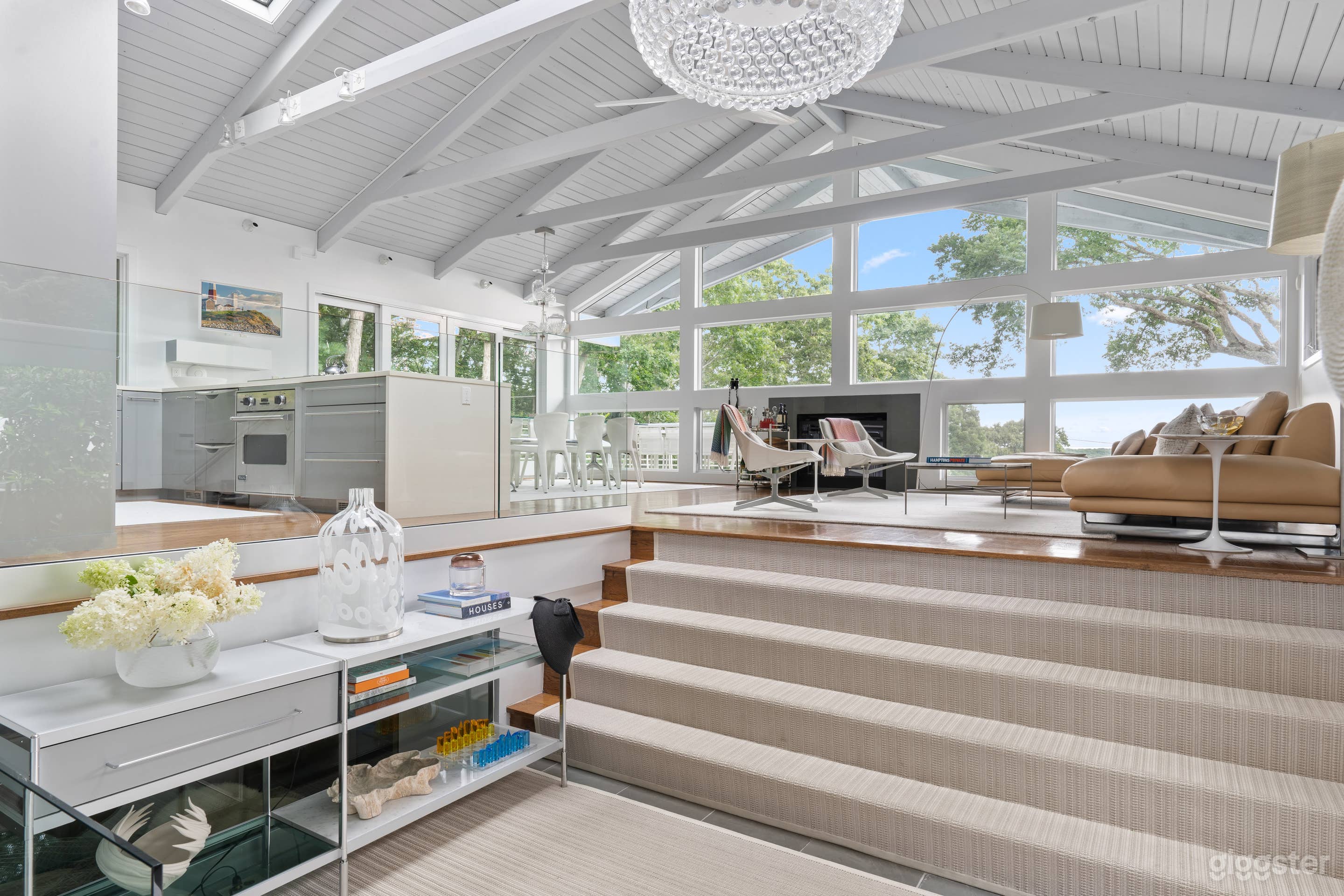 Modern Beach House Waterviews Photo 1