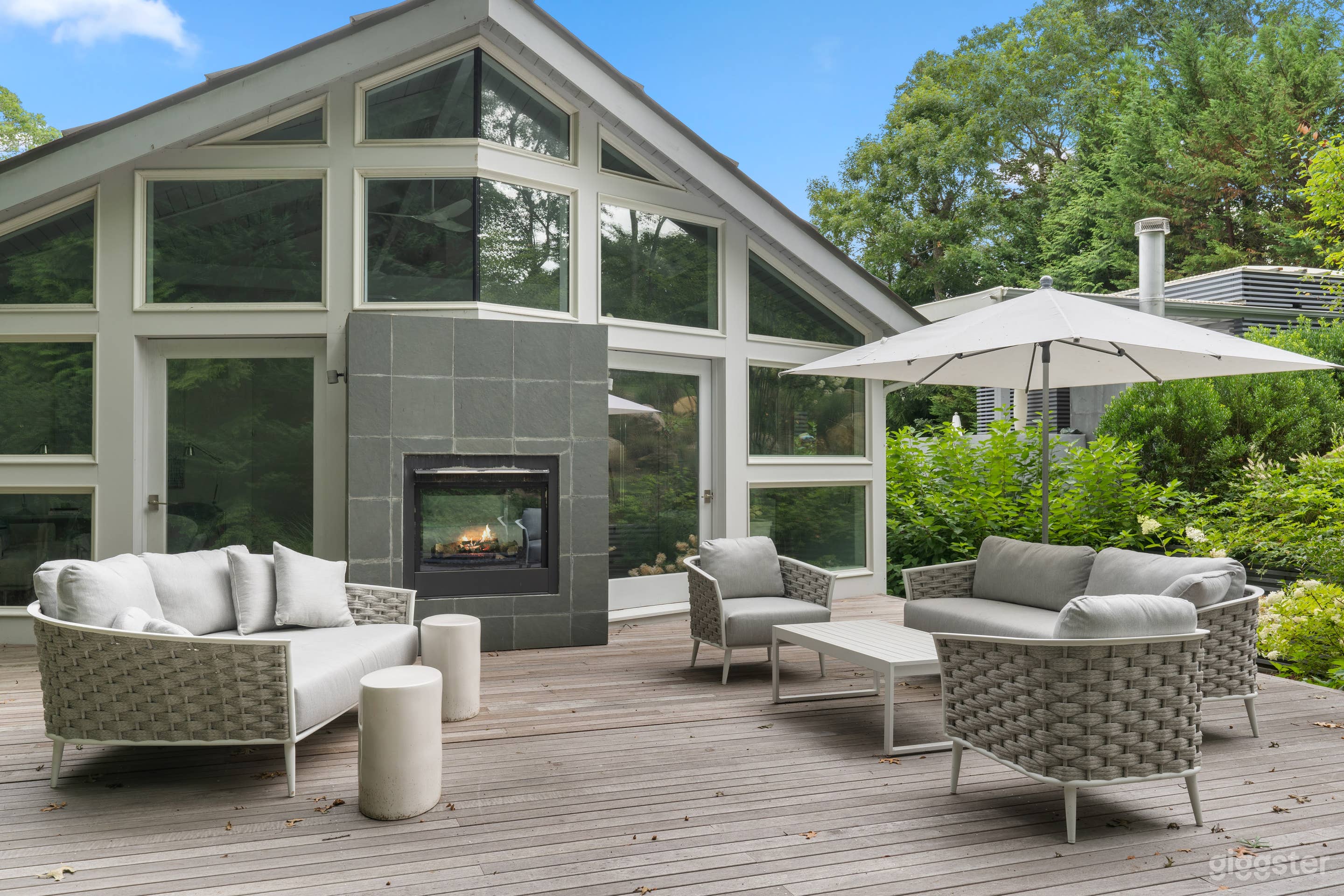 Modern Beach House Waterviews Photo 2