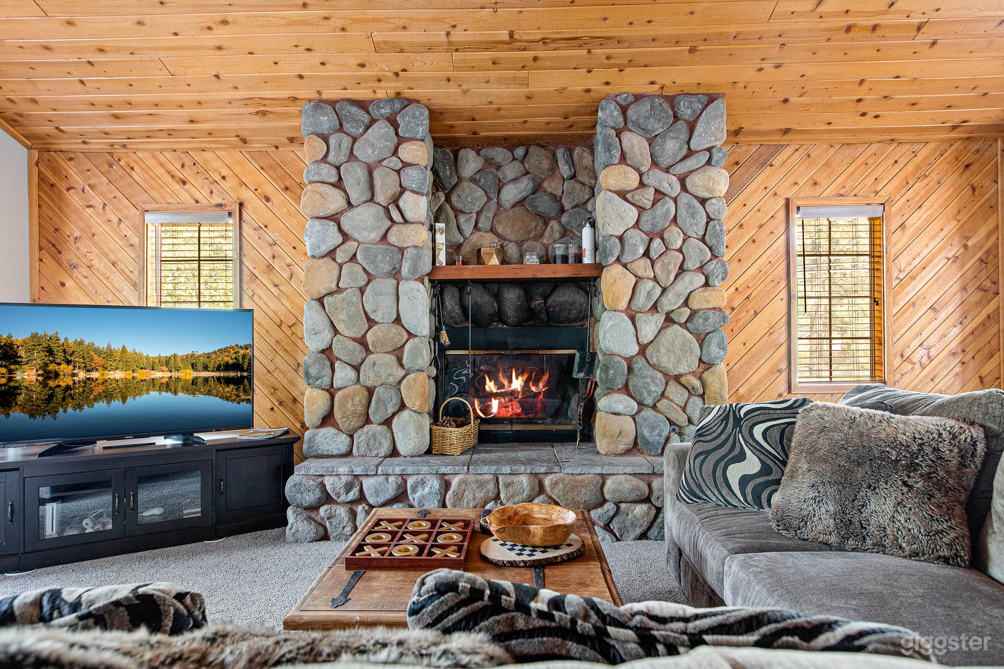 Two Story Cabin suspended in the pines with views Photo 1