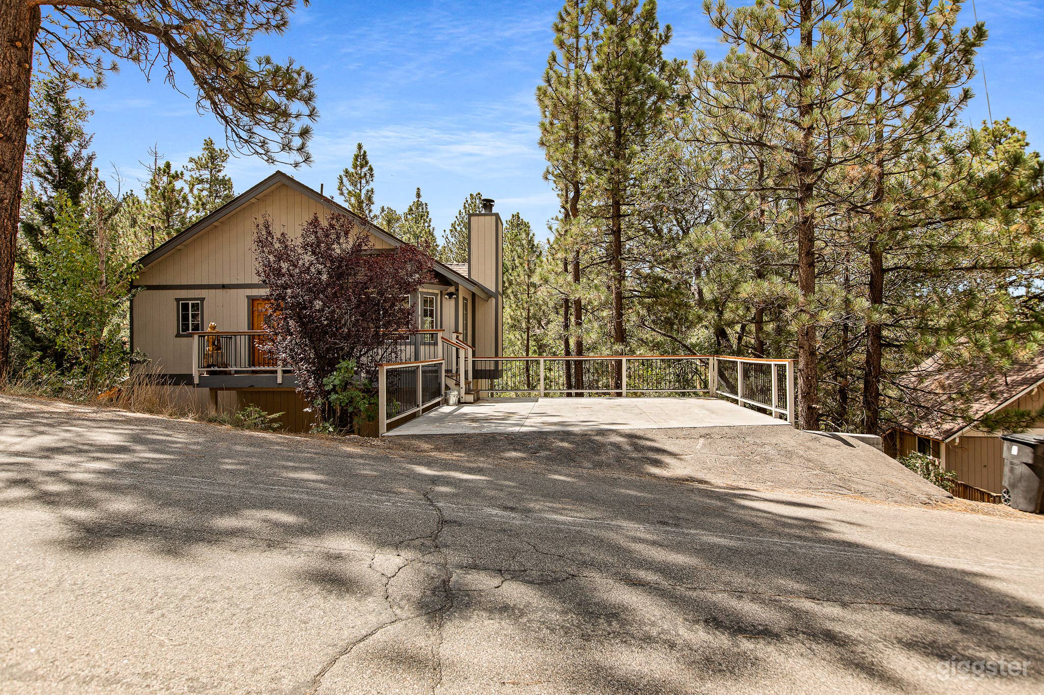 Two Story Cabin suspended in the pines with views Photo 3