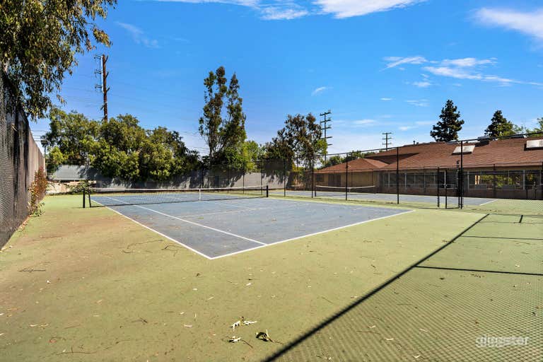  THE ATHLETIC OASIS: TENNIS COURT 