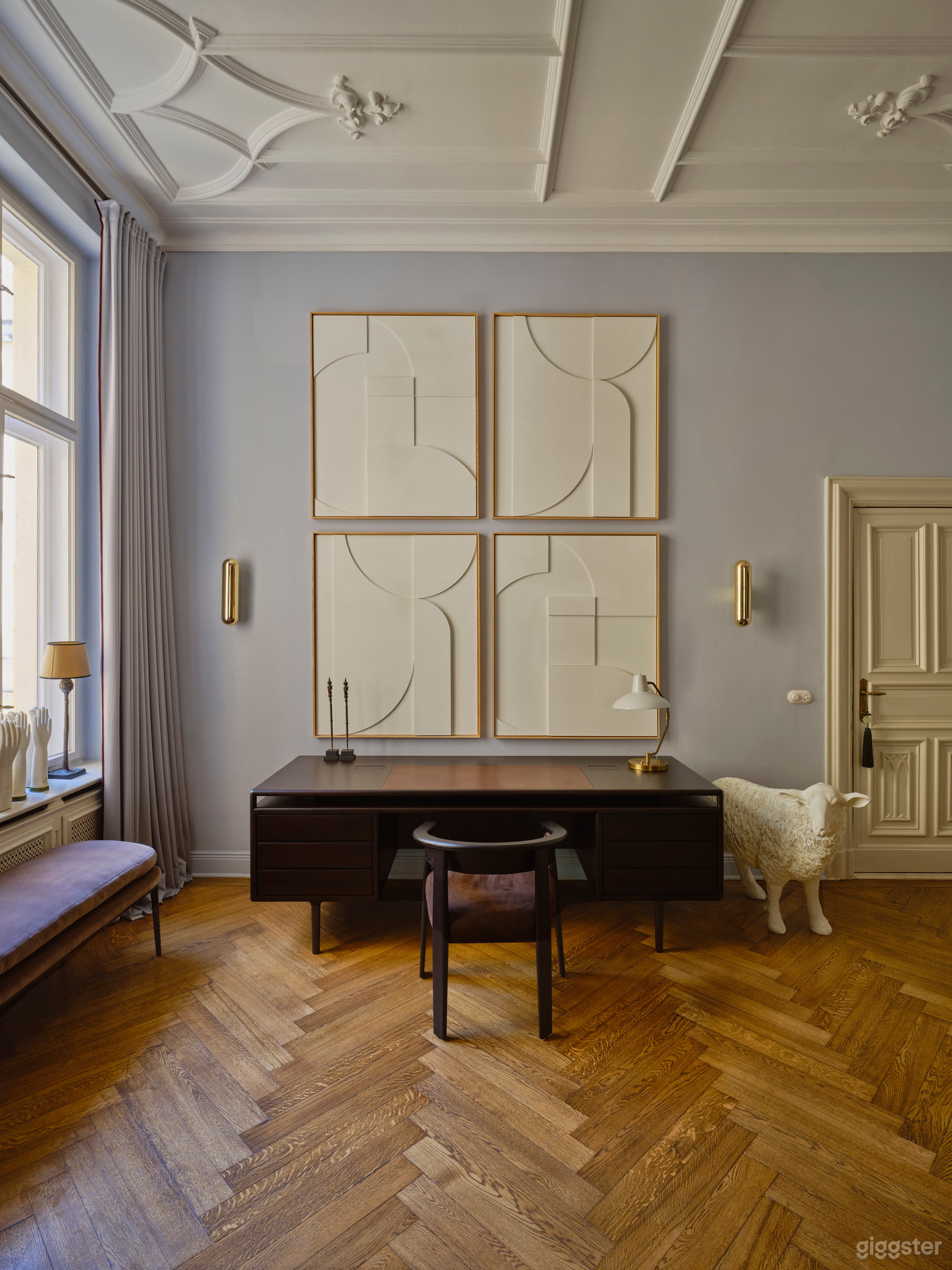 Eleganter Altbau-Showroom mit Stuckdecken Foto 3