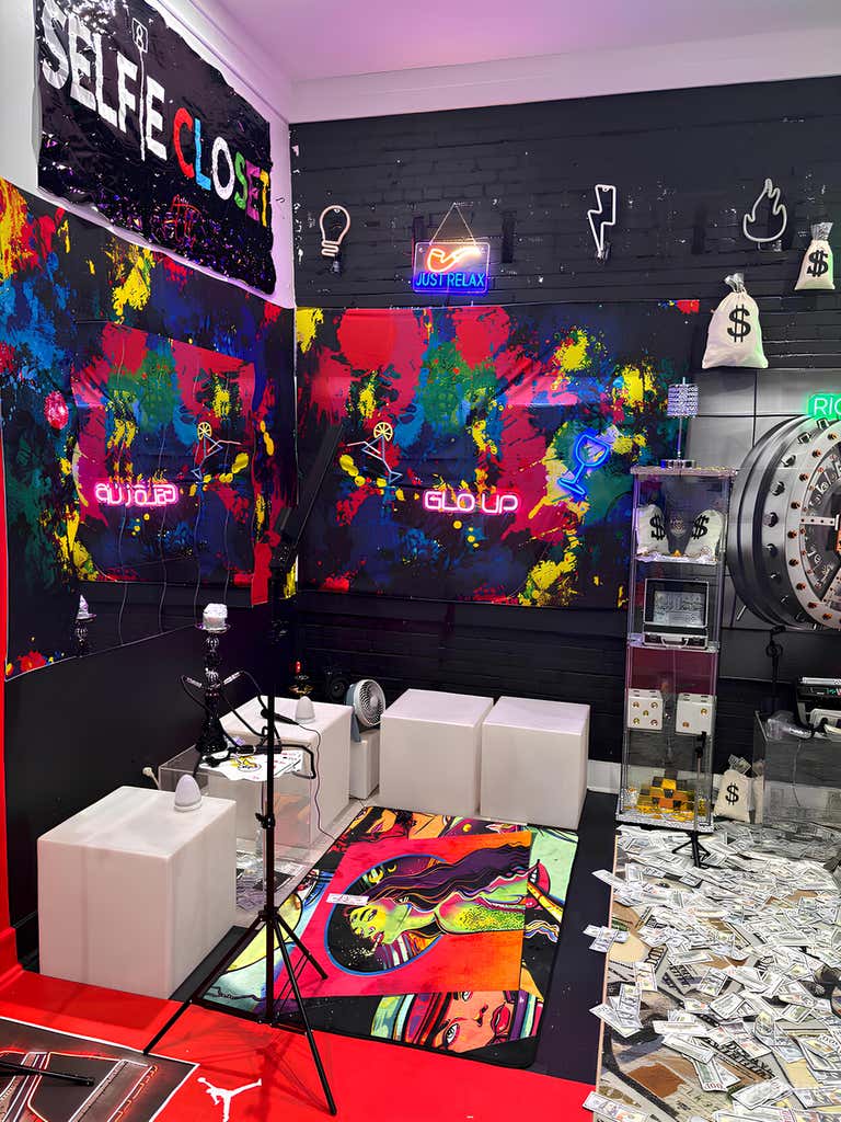  Versatile and Charming Selfie Studio 