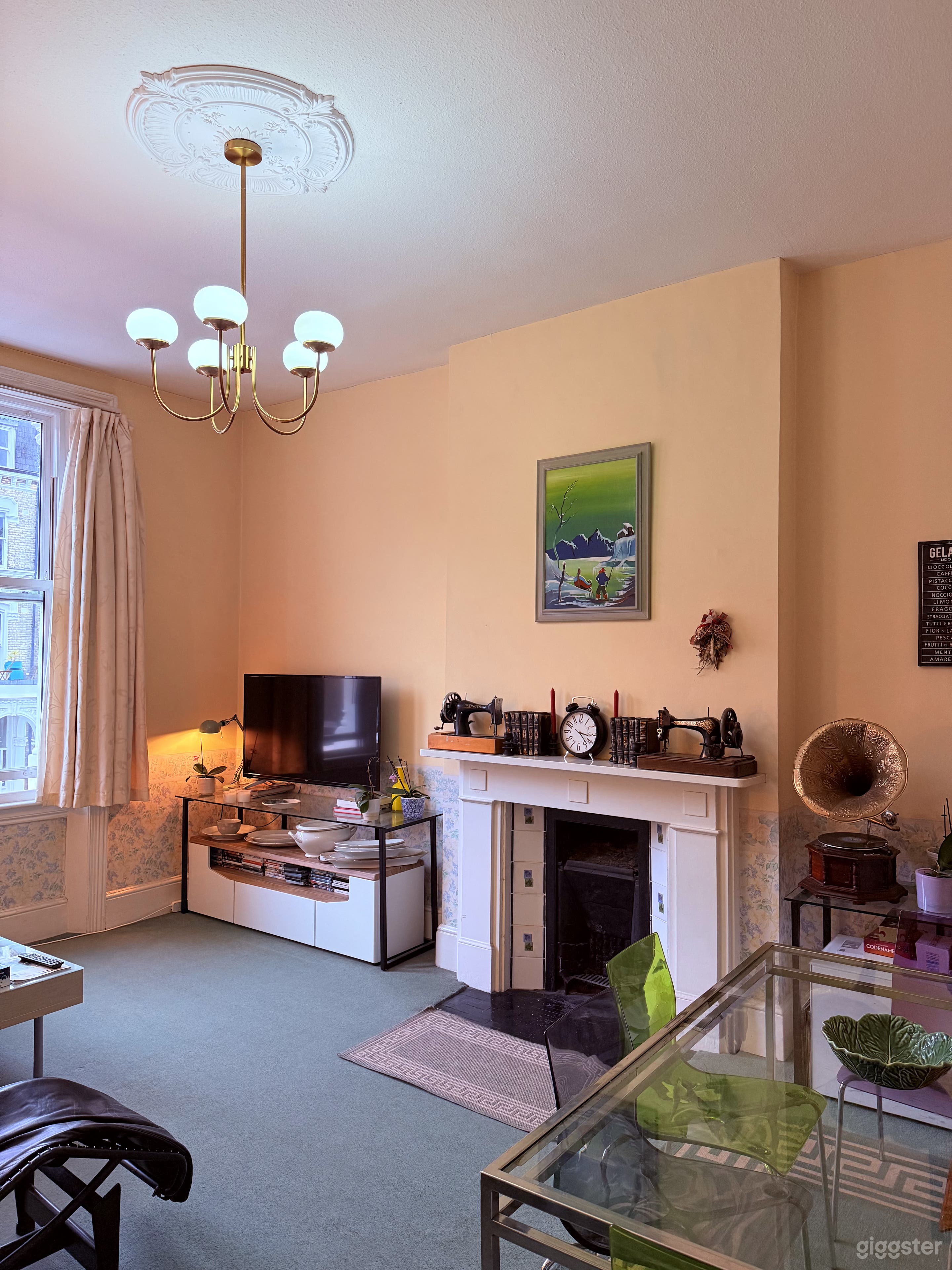 Contemporary Living Room Photo 3