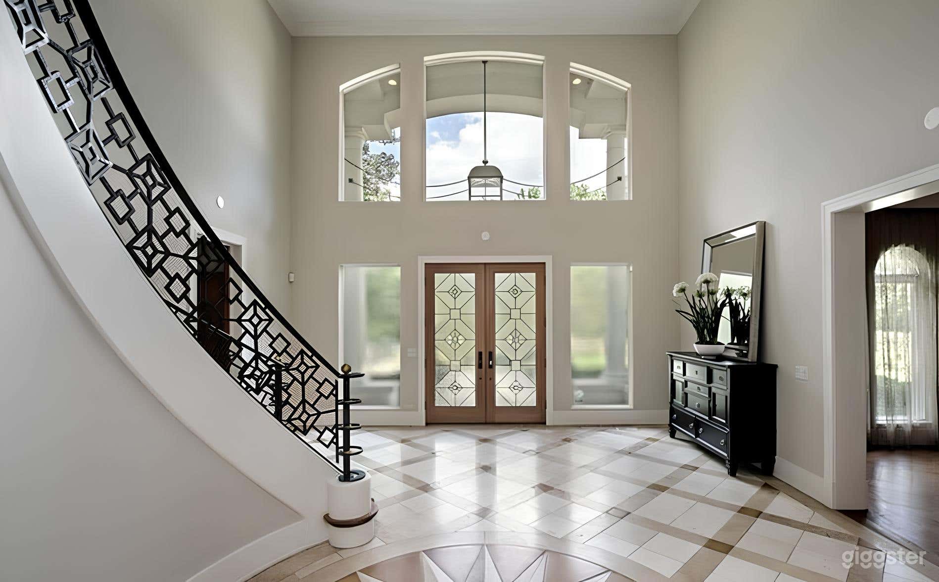 Spacious Northshore Estate with luscious landscape Photo 3