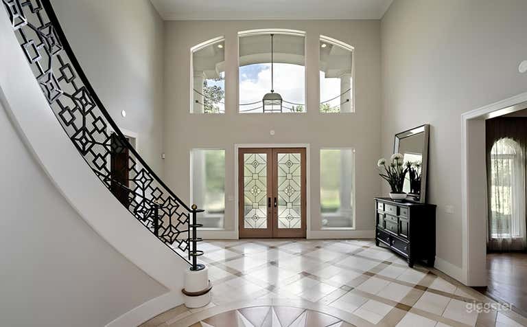  Spacious Northshore Estate with luscious landscape 