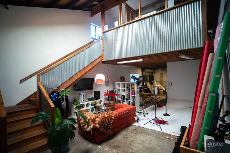  Studio Loft Creative Space w/ Free Lighting Equipment 