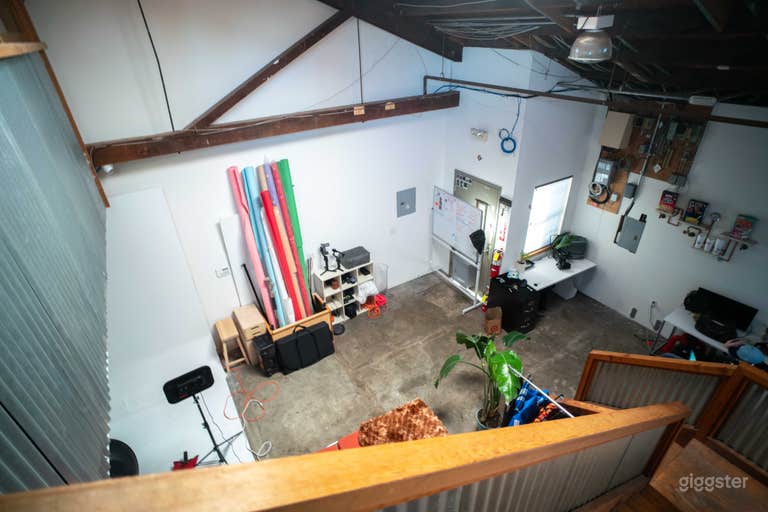  Studio Loft Creative Space w/ Free Lighting Equipment 