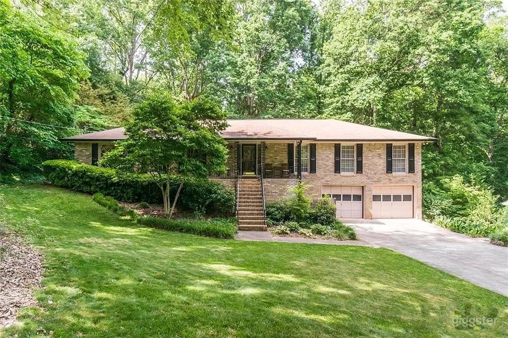 Serene Landscaped House with Sunroom Photo 4