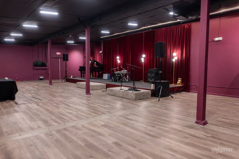  Espacio para eventos y producción con escenario y piano en Hollywood 
