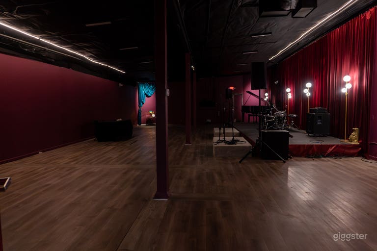  Espacio para eventos y producción con escenario y piano en Hollywood 