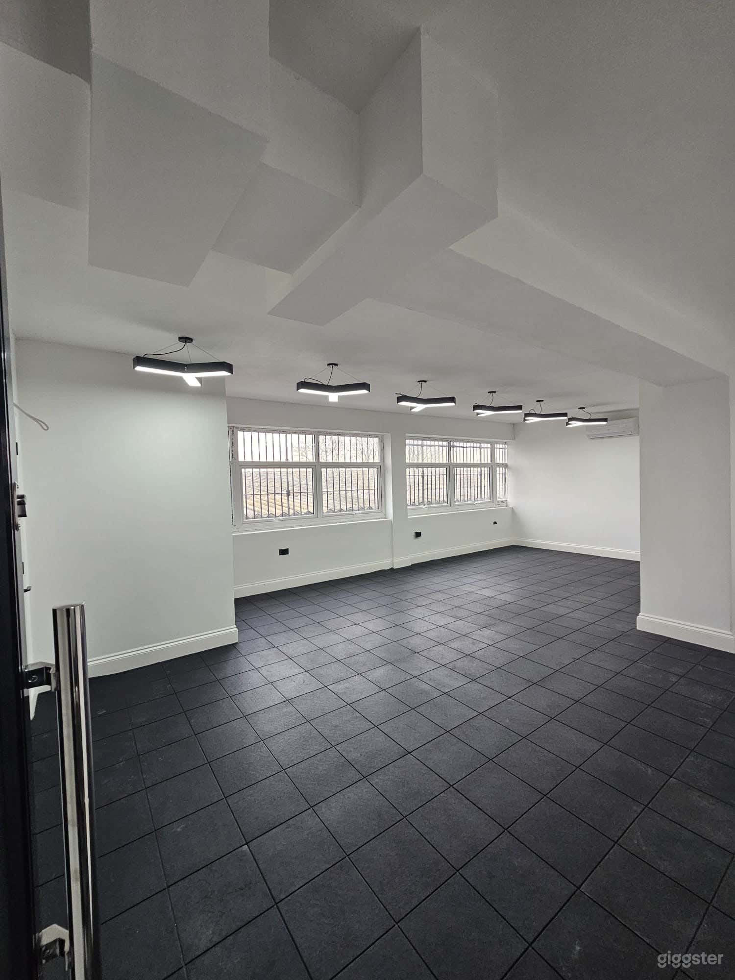 Newly Refurbished Studio Photo 1