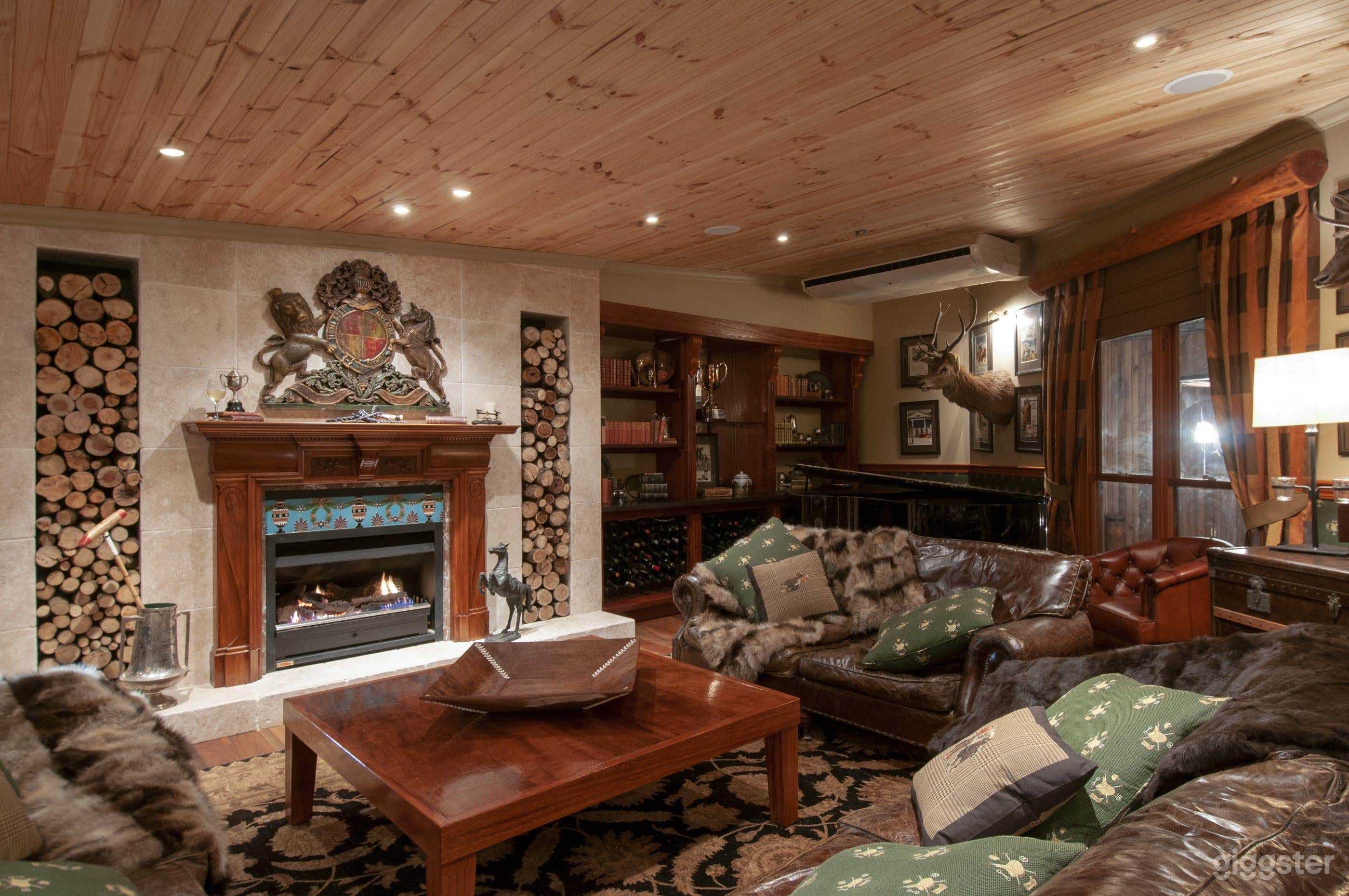 Exclusive Lounge &amp; Bar Photo 2