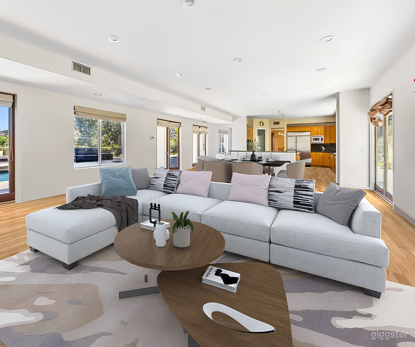 Sprawling Custom-built Home with Mountain Views Photo 2