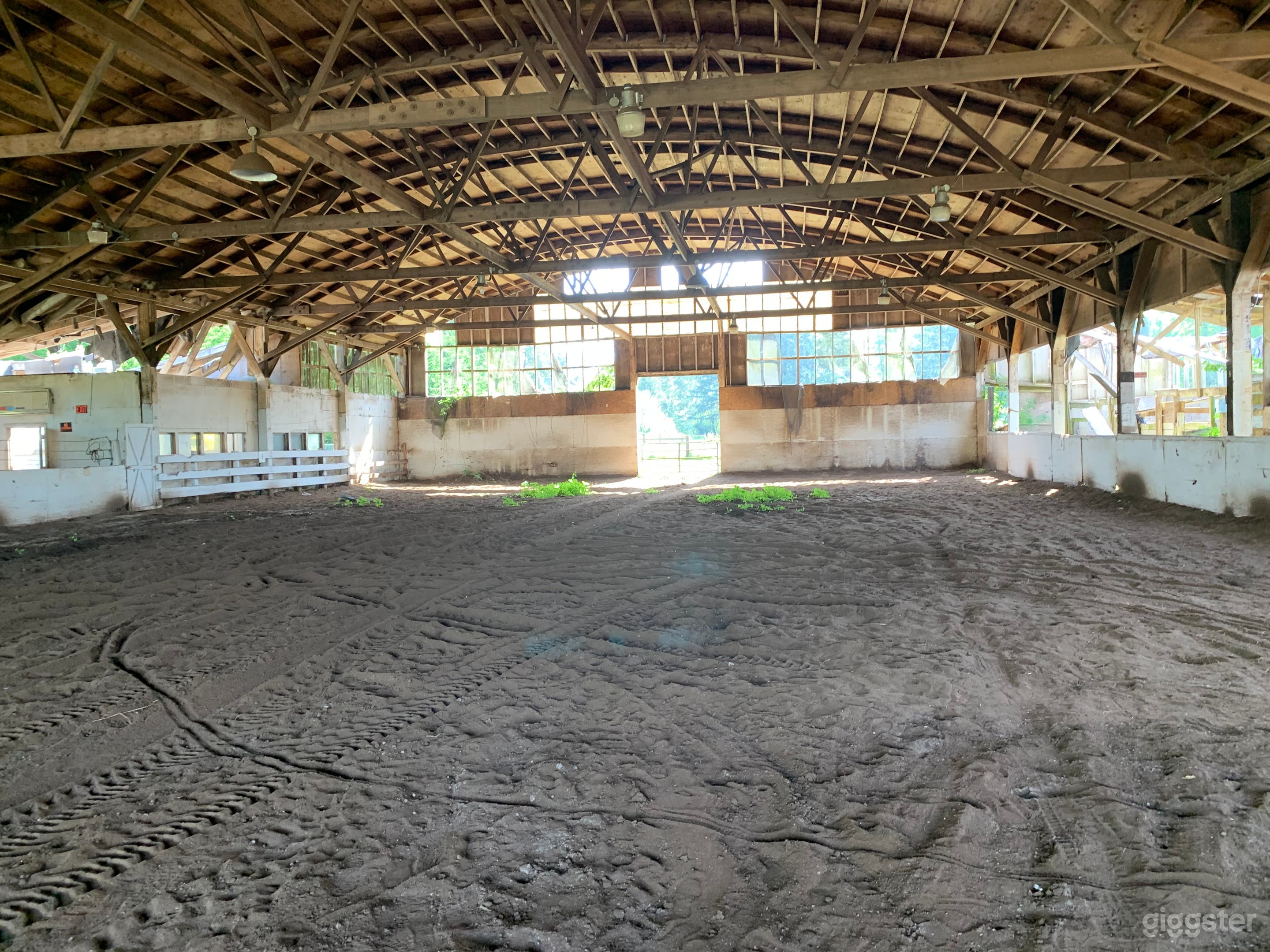 Historic 27 Stall Stables and Huge Indoor arena Photo 1